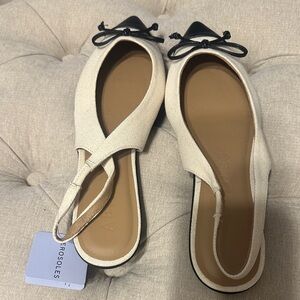 AEROSOLES Women's Black and Cream Slingback Loafers
